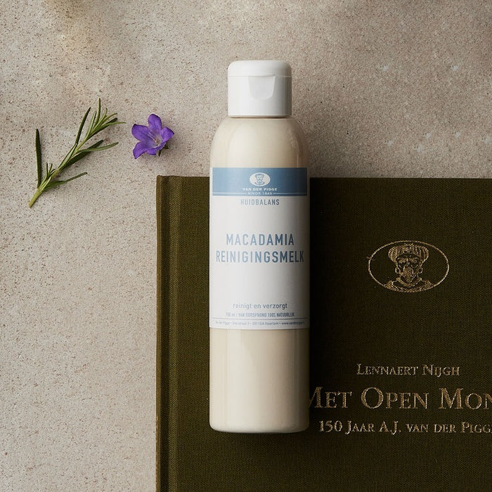 Macadamia Cleansing Cream Milk 150ml - EU Natural Cosmetics Certified by Vanderpique - Available at allkpopmag. Price: $91.71.