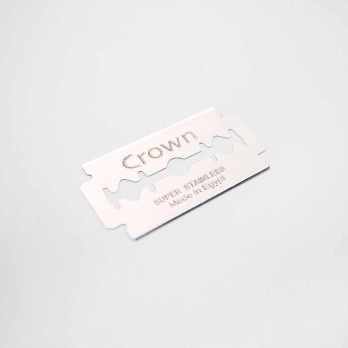 Crown Platinum Razor Blades 20 Pack (100 Blades) by Barbero - Available at allkpopmag. Price: $67.37.