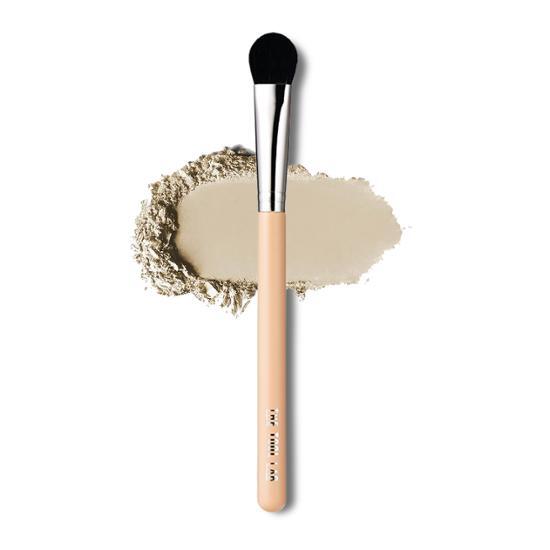 Large all-over eyeshadow brush from The Tool Lab, designed for easy application of K-Beauty cosmetics.