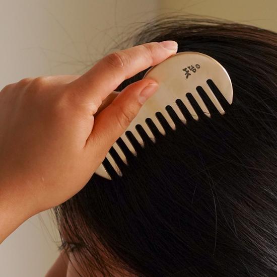 Notdam Bangjja Yugi Apple Bit Gua Sha Massager