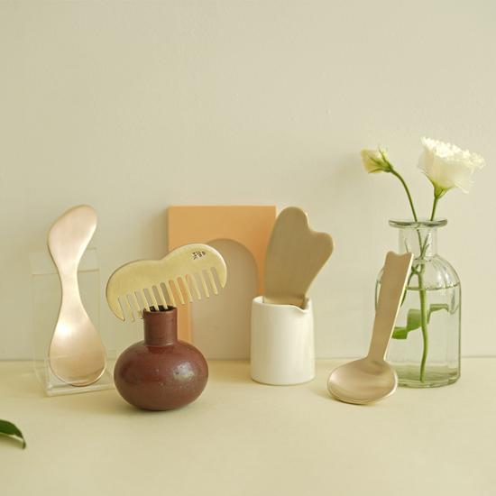 Choose one from 5 types of Nottam Bangjja Yugi Gua Sha massagers.