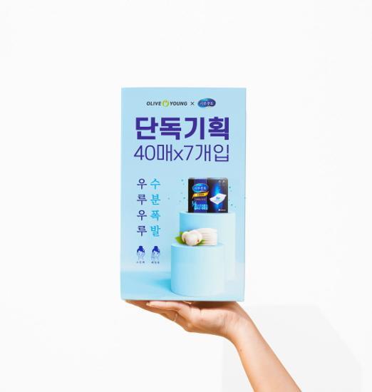 Image of SiruKotto UruUru Large Capacity Pack featuring 40 sheets and 7 pieces, designed for skincare, exclusive to Olive Young.