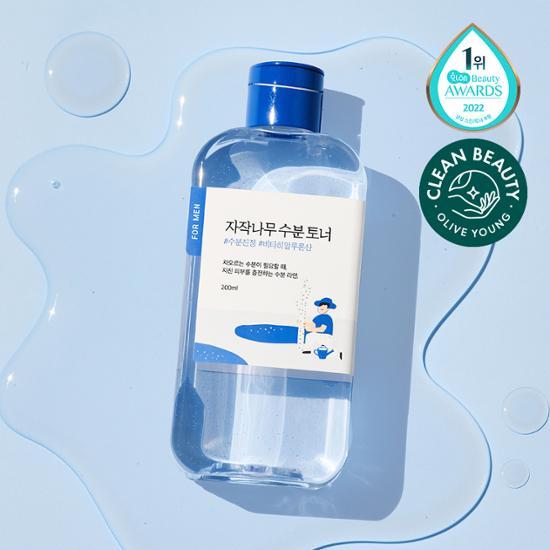 Round Lab Birch Juice Hydrating Toner for Men 200ml - K-Beauty skincare product in a sleek bottle, designed for hydration and refreshing the skin.
