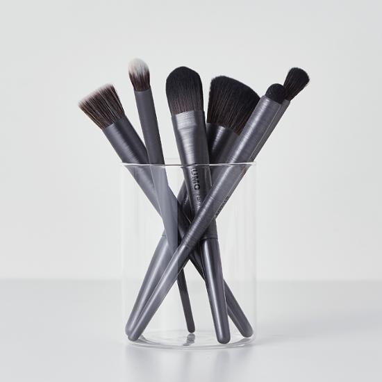 Choose one from the five types of Kumo brushes.