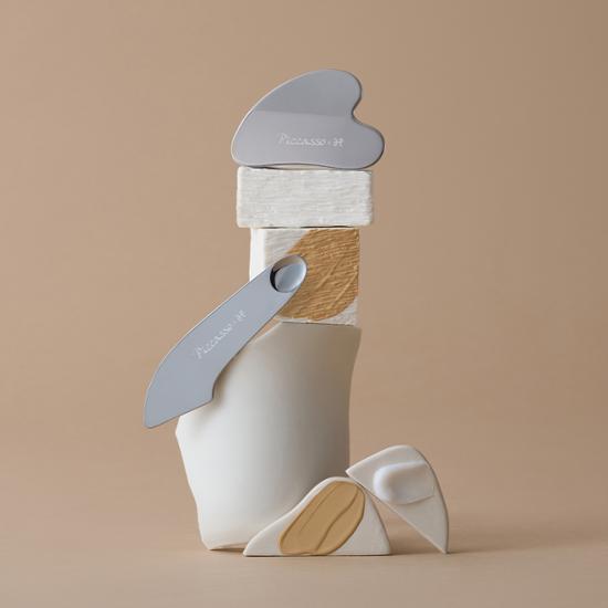 Curved Picasso Two-Way Makeup Spatula in sleek design, perfect for precise application and blending of cosmetics.