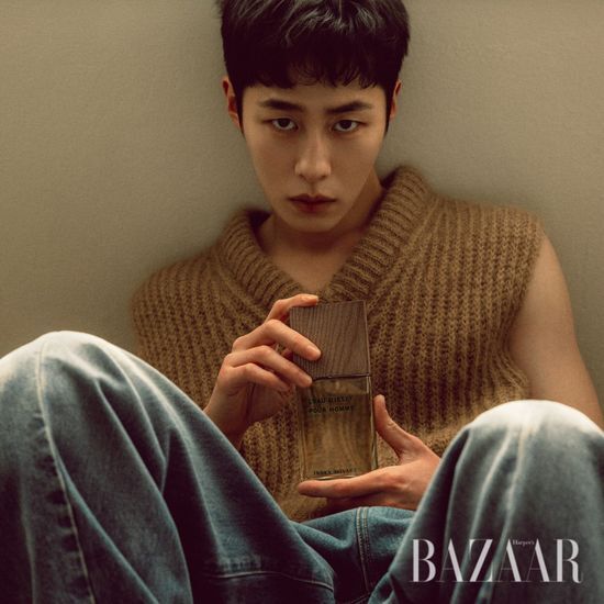 Issey Miyake L'Eau d'Issey Pour Homme Vetiver EDT Intense 100ml men's fragrance showcasing a sleek bottle design, perfect for a sophisticated scent experience.