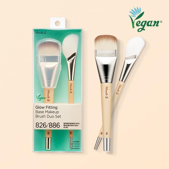 Choose one from the three 필리밀리S Glow Makeup Brushes.