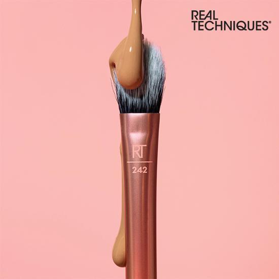Real Techniques Brightening Concealer Brush