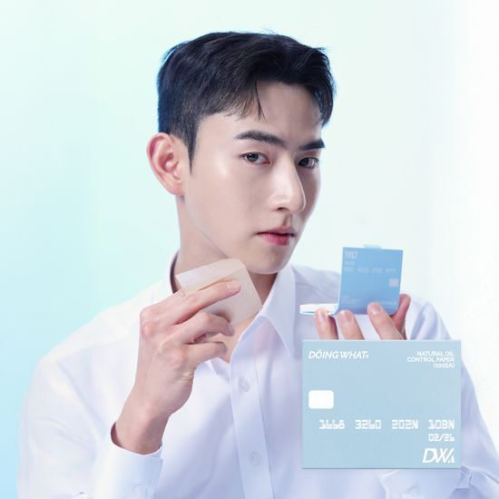 Doing What Natural Oil Control Paper - 100 sheets for effective oil absorption, ideal for K-Beauty skincare routine.