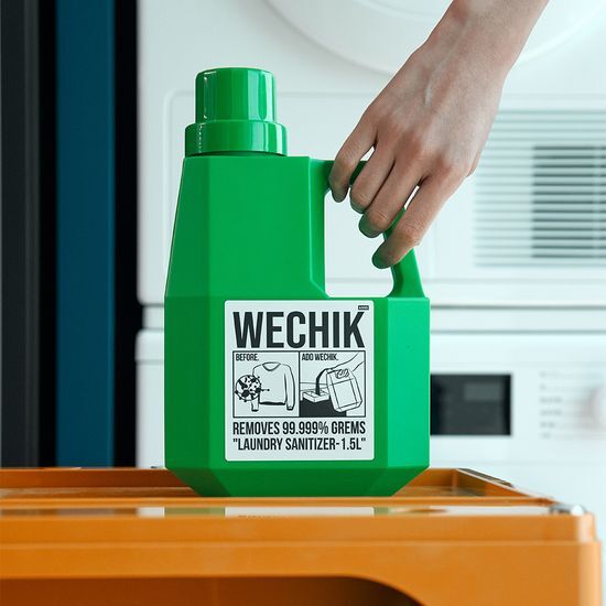 1.5L Wichik Disinfecting Fabric Softener bottle for men's beauty, featuring K-Beauty fragrance and personal care benefits.