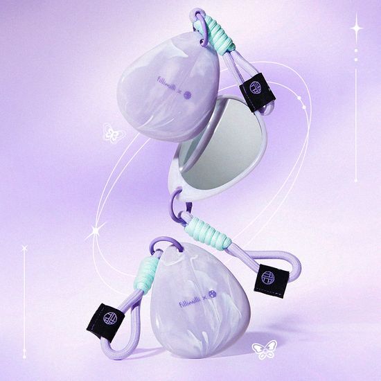 Filimili Risle Edition Hand Mirror Keyring - Stylish K-Beauty accessory for personal care and beauty on-the-go.