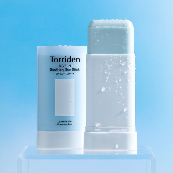 Alt text: Torriden Dive-In Moisture Soothing Sunscreen Stick 19g - K-Beauty skincare product for sun care, designed to provide hydration and protection.