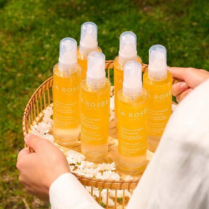 La Rose Moisturizing Tonic Lotion 200ml by La Rose - Available at allkpopmag. Price: $41.15.