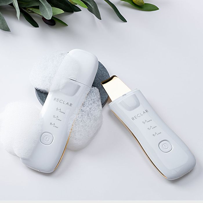Galvanic Water Peeling Device G-Gold by Reclaire - Available at allkpopmag. Price: $142.86.