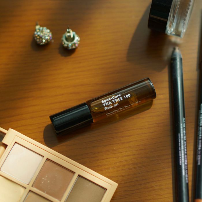 [Pure Australian 100%] Spot Care Tea Tree 100 Roll-On by Lazy Society - Available at allkpopmag. Price: $18.69.