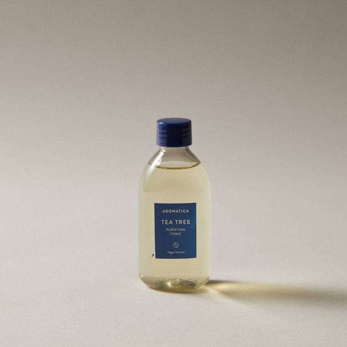[Scalp Essence, Scalp Booster] Hair Tonic 100ml + Wooden Brush Set (Choose 1 of 3) by Aromatica - Available at allkpopmag. Price: $21.75.