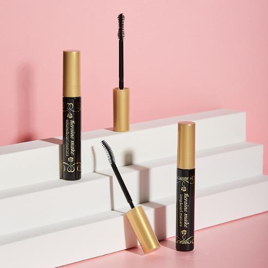 Long and volumizing Kiss Me Heroine Make Mascara P in sleek packaging, ideal for enhancing lashes.