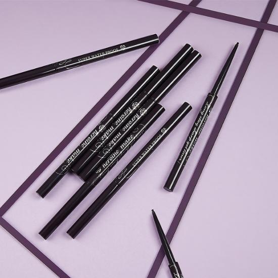 Close-up of Kiss Me Heroine Make Long Stay Sharp Gel Liner in Size 01 Deep Black, showcasing its sleek design and rich black color.