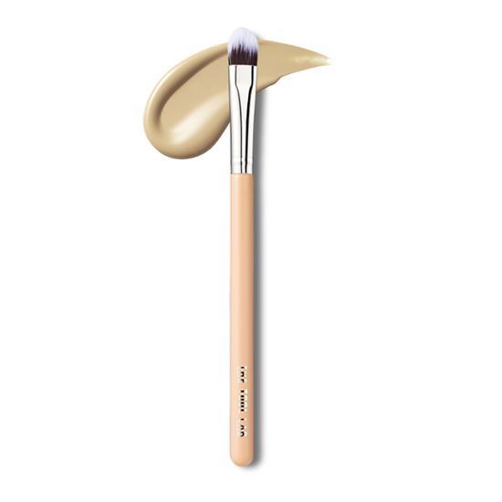 Redness Concealer Foundation Brush from The Tool Lab, ideal for precise makeup application and blending, perfect for K-Beauty enthusiasts.