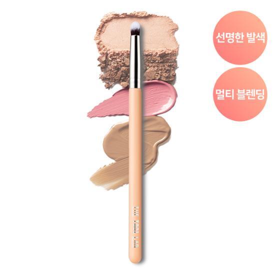 Tool Lab 218 Point Makeup Eyeshadow Bullet Brush for precise application in K-Beauty makeup routines.
