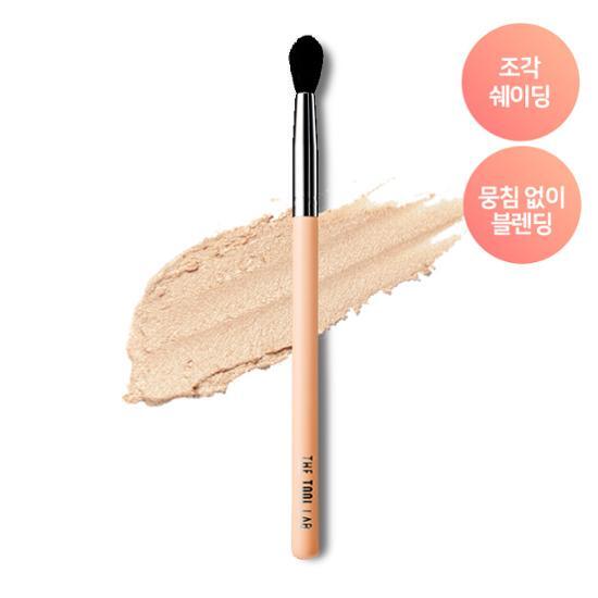 Alt text: The Tool Lab 227 Contouring Multi Brush - versatile beauty tool for precise makeup application, ideal for K-Beauty enthusiasts.