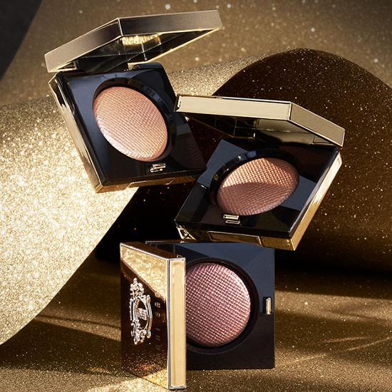 Bobbi Brown Luxury Eye Jewelry Luxe Eyeshadow in Heat Ray, showcasing a shimmering warm-toned eyeshadow perfect for enhancing eye makeup looks.