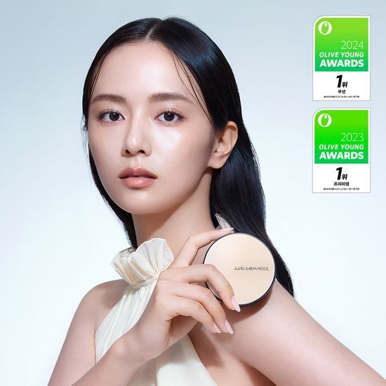 Jung Saem Mool Essential Skin Nuder Cushion set featuring main product and refill, ideal for a flawless complexion.