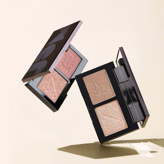 Jung Saem Mool Refining Double Eyeshadow in Naked Sand Shine - a versatile eyeshadow palette featuring two shimmering shades for a radiant look.