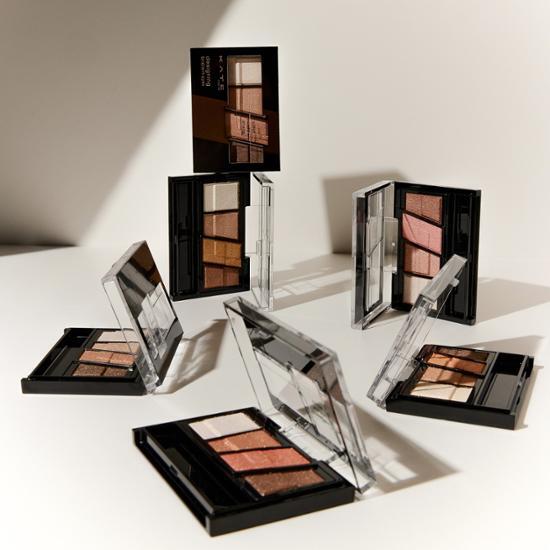 Kate Designing Brown Eyes in BR12 Grayish Brown - Elegant eye makeup product for enhancing natural beauty.