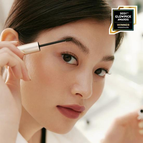 Clear Hince Signature Brow Shaper for perfectly shaped eyebrows, ideal for a natural look.