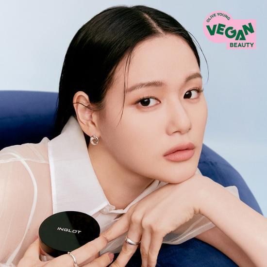 Image of Inglot Perfect Finish Loose Powder 23g available in shade 12, featuring sleek packaging and a fine powder texture for flawless makeup application.