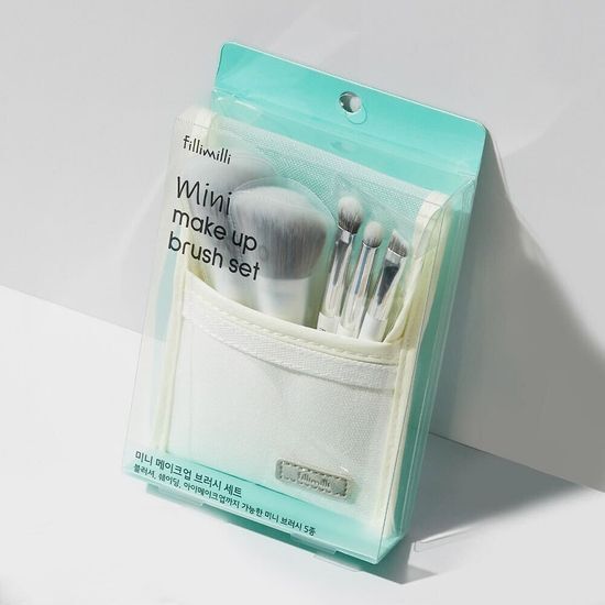 5-piece Pillimilli Mini Makeup Brush Set in Lissle Edition, designed for K-Beauty enthusiasts, featuring premium beauty tools for flawless makeup application.
