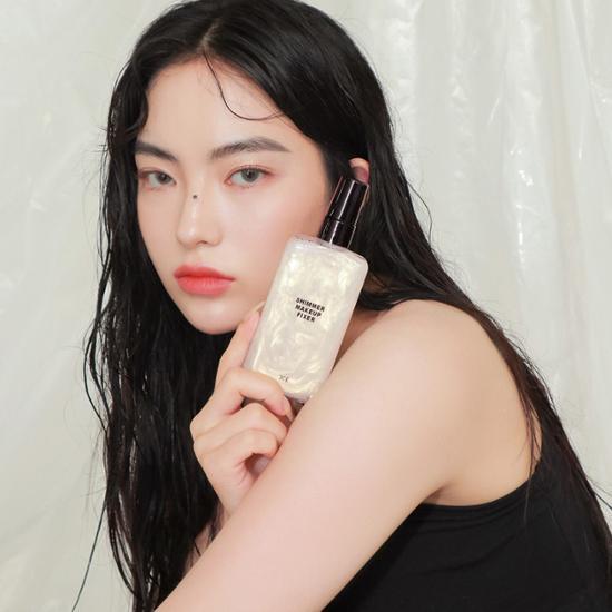 3CE Shimmer Makeup Fixer bottle with a sleek design, perfect for enhancing makeup longevity and adding a radiant finish.