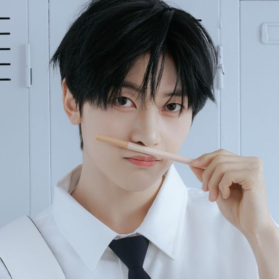 Colorgram All-in-One Aegyo Sal Maker in 9 vibrant colors, special edition 08 Mochi by Nunu's, perfect for enhancing your makeup look.