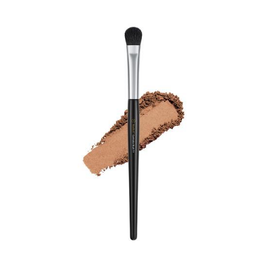 Studio 17 Base Eyeshadow Brush 711 - Essential makeup tool for precise application in K-Beauty.