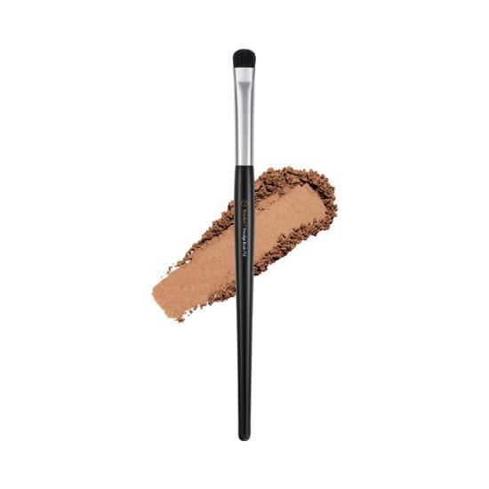 Studio 17 Point Eye Smudge Brush 713 - Professional beauty tool for precise eye makeup application, ideal for blending and smudging.
