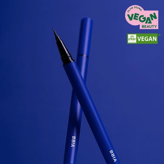 Close-up of Pia Never Die Brush Eyeliner in Matte Black, showcasing the sleek packaging and precision tip for easy application.