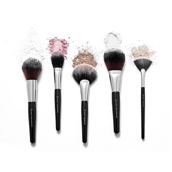 Alt text: Studio 17 Makeup Brush for Eyeshadow - Type 02, part of a collection of 19 types, ideal for K-Beauty makeup application.