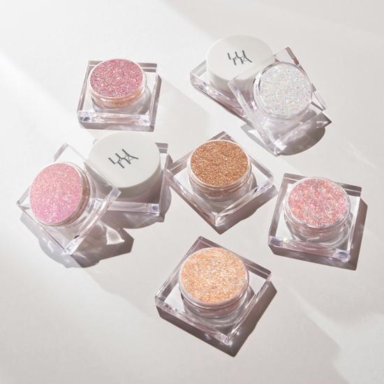 Product image of Luna Lighting Up Formula Pot_05 Glim On, featuring a sleek container with a luminous finish, ideal for enhancing makeup looks.