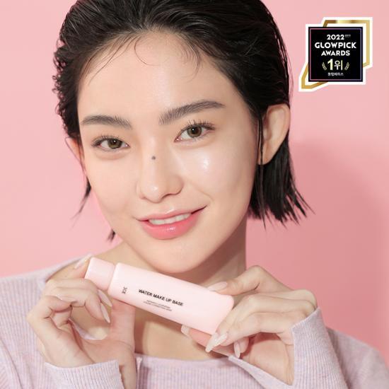 3CE Water Makeup Base in Green - Lightweight primer for a fresh, even complexion.