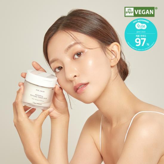 HyuCam Hydrating Toner Pads - 90 Sheets, K-Beauty skincare product for hydration and soothing, ideal for personal care routines.