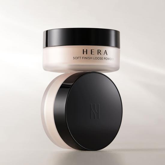 15g Hera Soft Finish Loose Powder in elegant packaging, perfect for a flawless makeup finish.