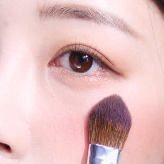 PhiliMili Point Blusher Brush 885 - a precision beauty tool designed for flawless makeup application, featuring a sleek design ideal for K-Beauty enthusiasts.