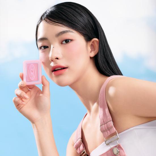 3CE New Take Face Blusher in Youth Pink - A soft, vibrant pink blush compact for a youthful glow.