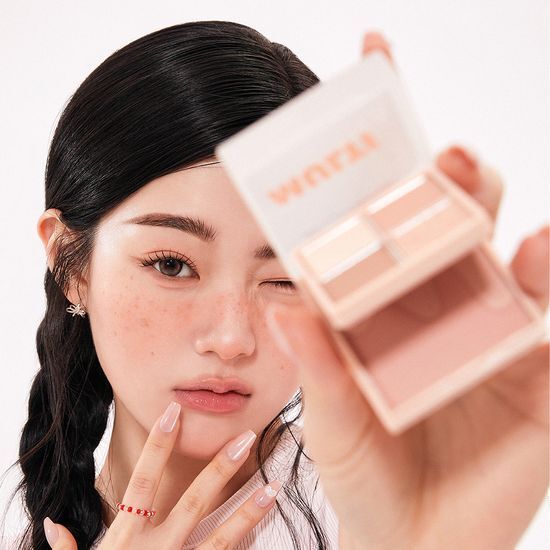 Mini palette featuring four shades of eyeshadow in deep chocolate mousse tones by I'm Mimi.