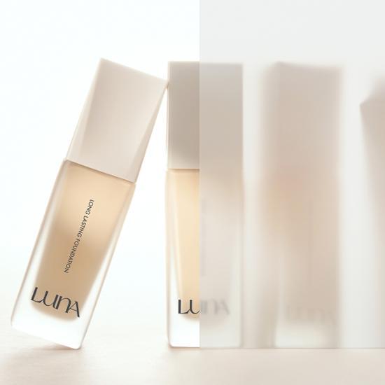 30ml Luna Long-Lasting Foundation in shade 22 Beige, perfect for a flawless complexion.