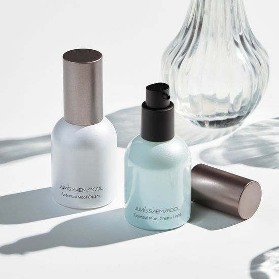 Jung Saem Mool Essential Water Cream Light in 30ml jar, showcasing a lightweight moisturizing formula for radiant skin.