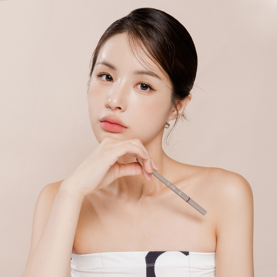 Noveve Slim Edge Dual Eyeliner in Charcoal Black, showcasing its sleek design and dual-ended applicator, available in 7 vibrant colors.