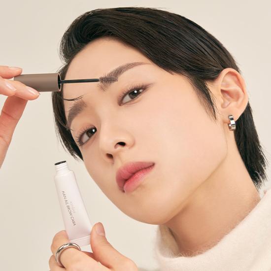 Romand Hanol Brow Cara in shade 01 Grace Top - a versatile brow gel offering natural definition, featured in a sleek packaging with four color options.