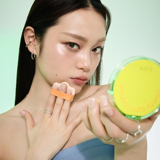 Set of Luna Comfy Light Cushions in No. 1 Vanilla, including main product and refill, designed for comfort and style.